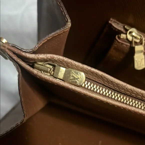 She’s Turning 30! Vintage 1996 Louis Vuitton Courcelles Monogram Crossbody Bag - Picture 11 of 11